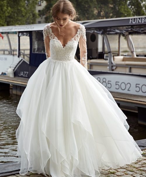 Idée De Mariage Robe De Mariee Fluide Dentelle Manche Longue