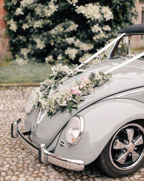 Décorations de voiture de mariage simples