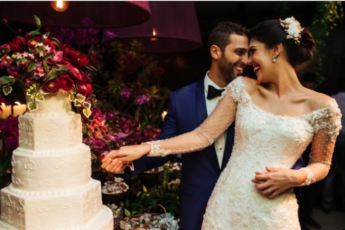 découpe gâteau mariage