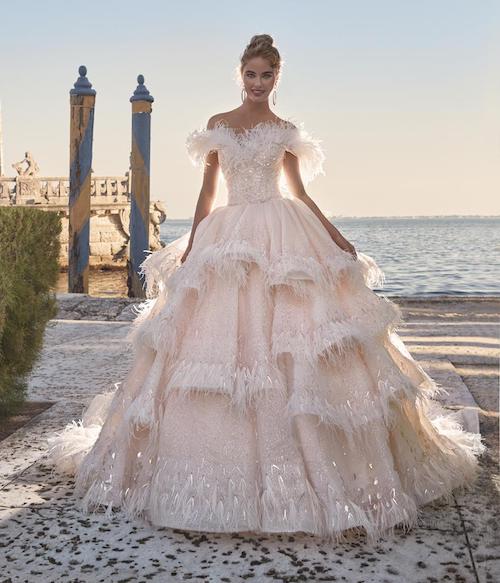 robe de mariée à plumes