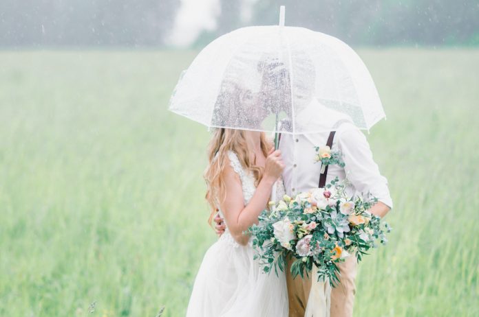 mariage sous la pluie