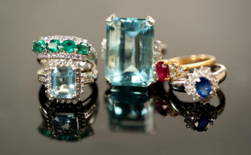 symbole pierre précieuse bague de fiançailles