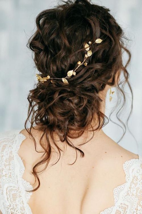 coiffure mariage cheveux bouclés