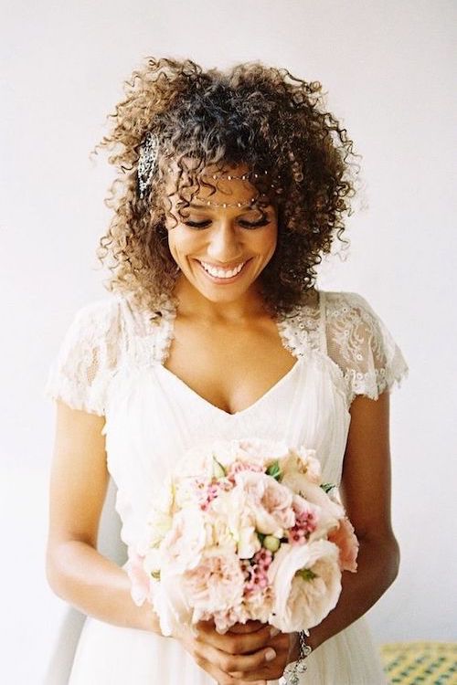 coiffure mariage cheveux bouclés