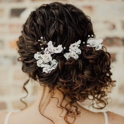 coiffure mariage cheveux bouclés