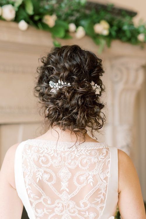 coiffure mariage cheveux bouclés