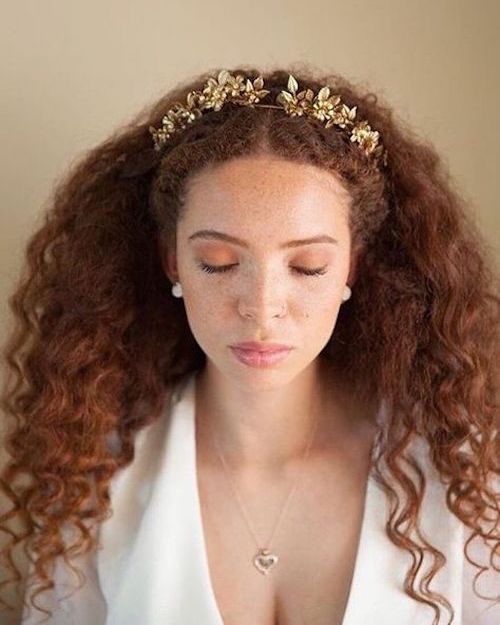 coiffure mariage cheveux bouclés