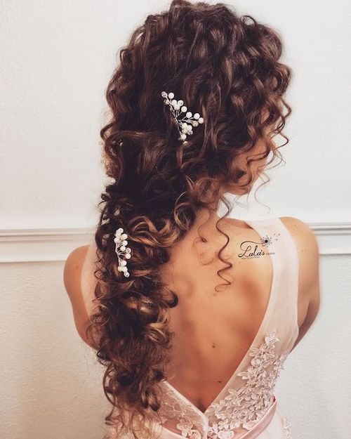 coiffure mariage cheveux bouclés