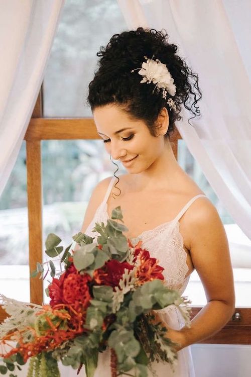 coiffure mariage cheveux bouclés