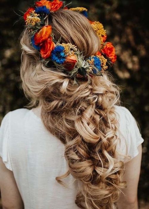 coiffure mariage cheveux bouclés