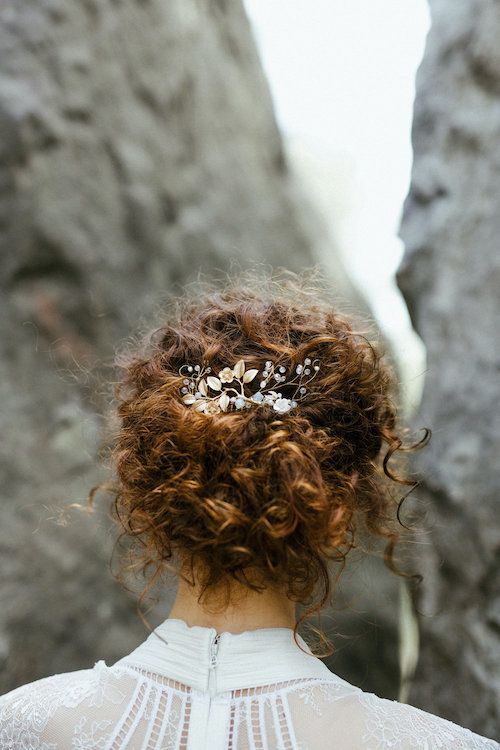 coiffure mariage cheveux bouclés