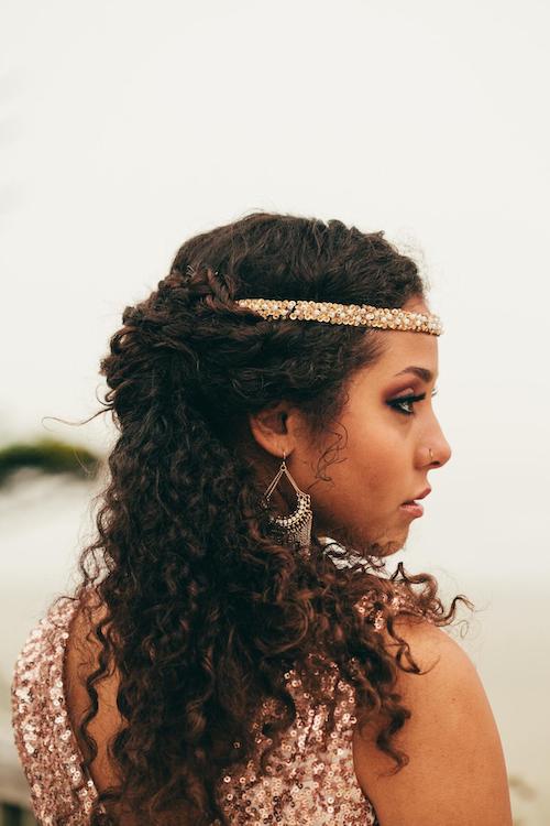 coiffure mariage cheveux bouclés