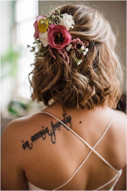 coiffure mariage cheveux carré