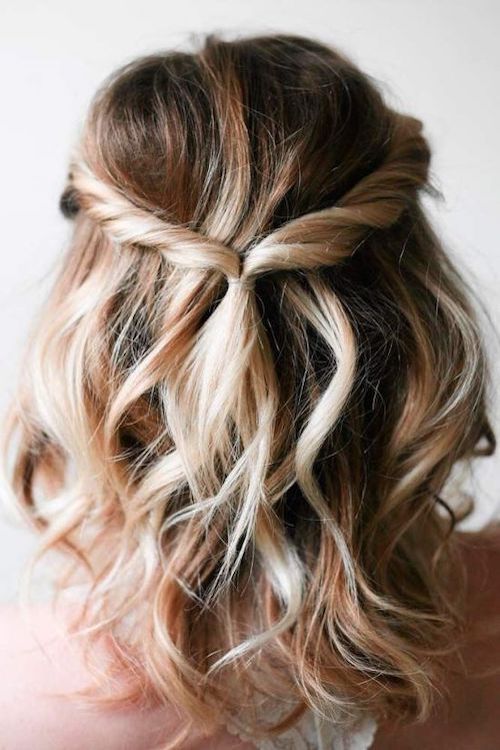 Mariage simple et chic : 7 idées de coiffures faciles pour les cheveux  longs qui vont à