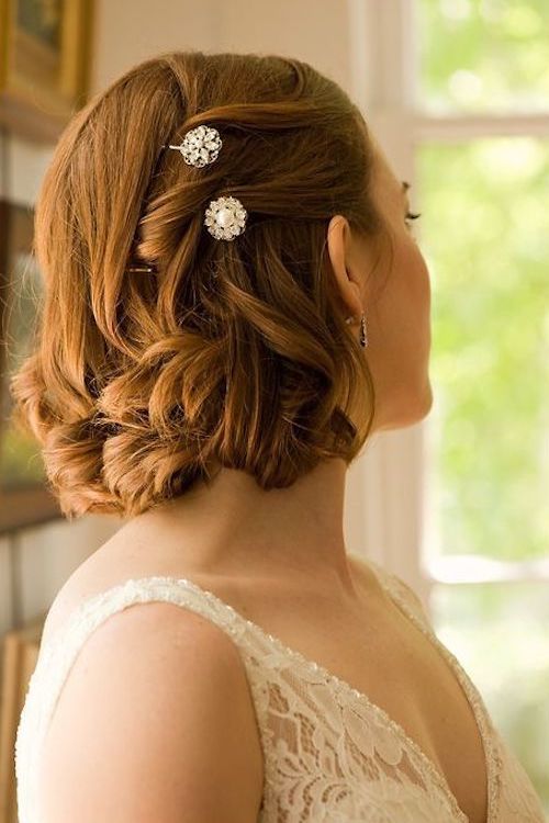 coiffure mariage cheveux carré