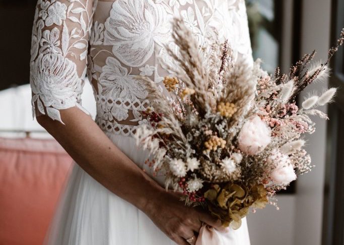 Bouquet mariée avec des fleurs séchées | Mariée.fr