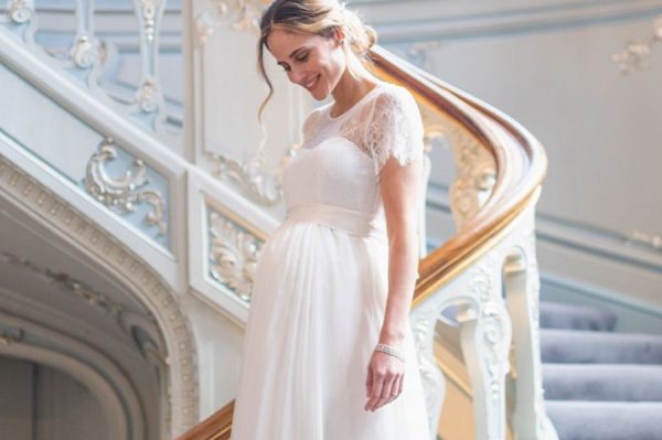 Robes de mariée pour femme enceintes : les plus beaux modèles de 2024