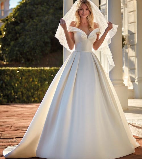 Robe princesse petite fille blanche en tulle brodé avec jolies