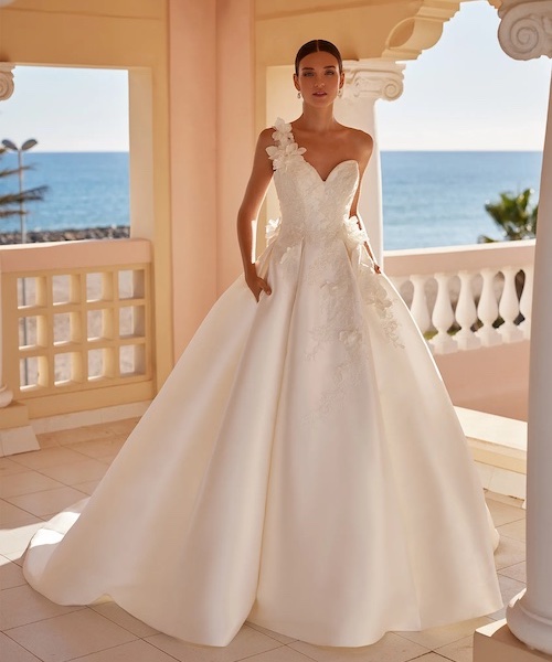 robe de mariée asymétrique